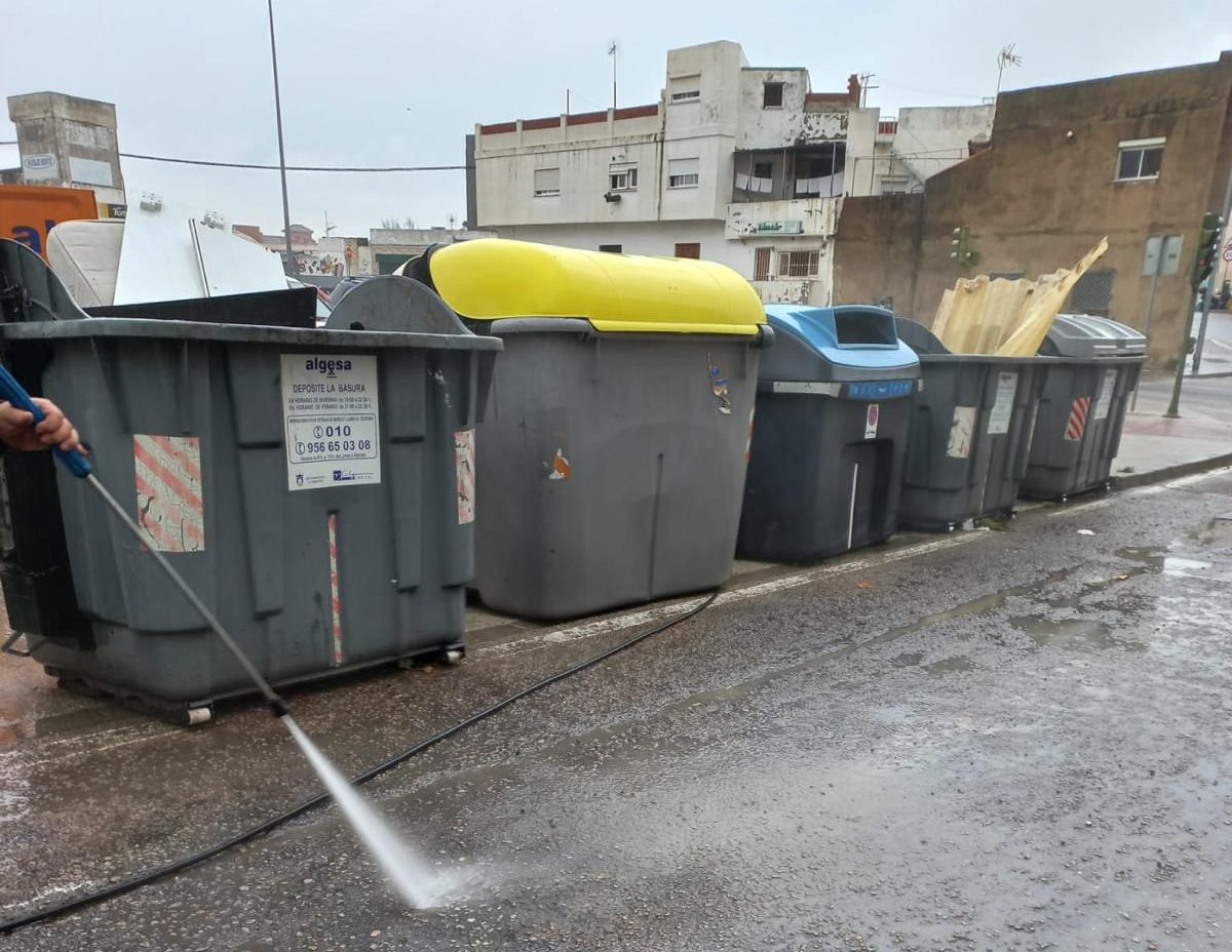 Limpieza de contenedores en Algeciras