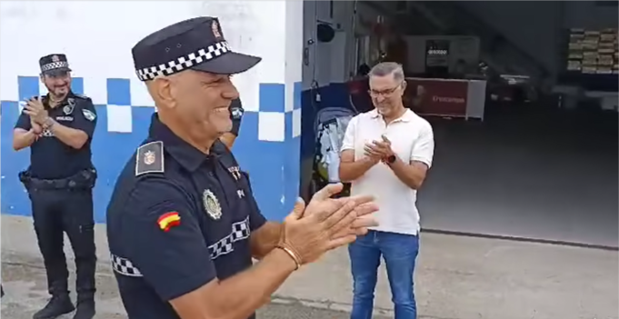 El agente Manuel Montano se jubila tras 36 años de servicio en la Policía Local de Tarifa