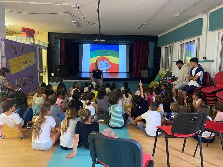 Diversidad familiar en Tarifa con Roja Directa LGTBI