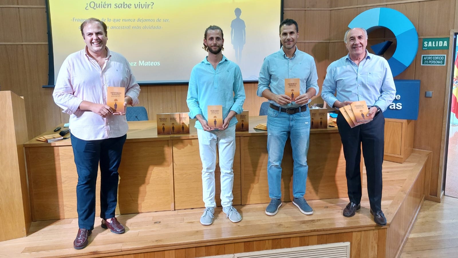 Miguel Márquez presenta en Algeciras su segundo libro “Memorias Innatas” acompañado por el alcalde