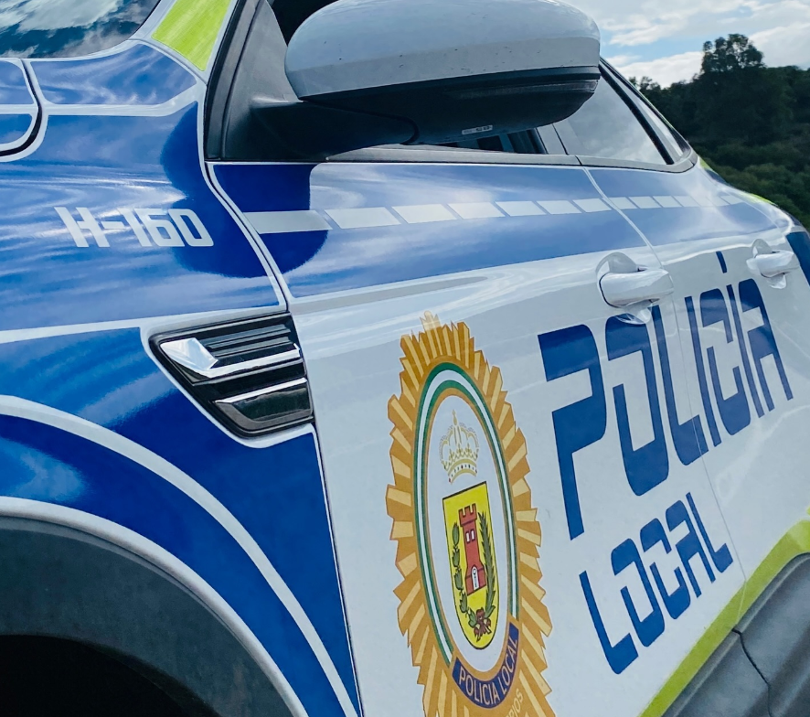 Policía Local de Los Barrios denuncia a menor en moto